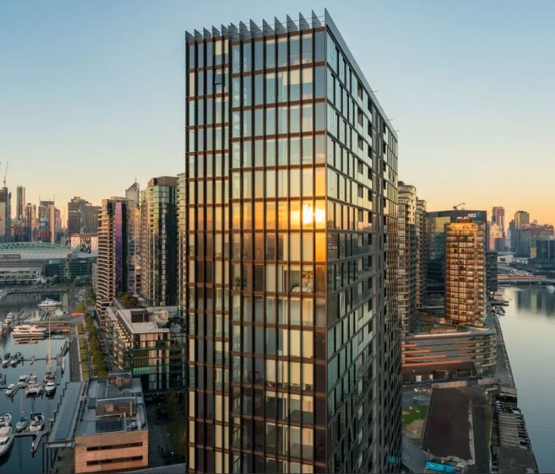 1 Collins Wharf